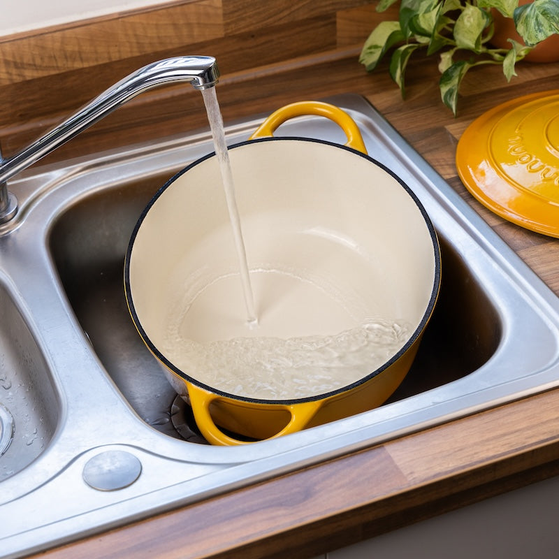 Enamelled Cast Iron Dutch Oven Casserole Pot (Multiple Colours & Sizes)