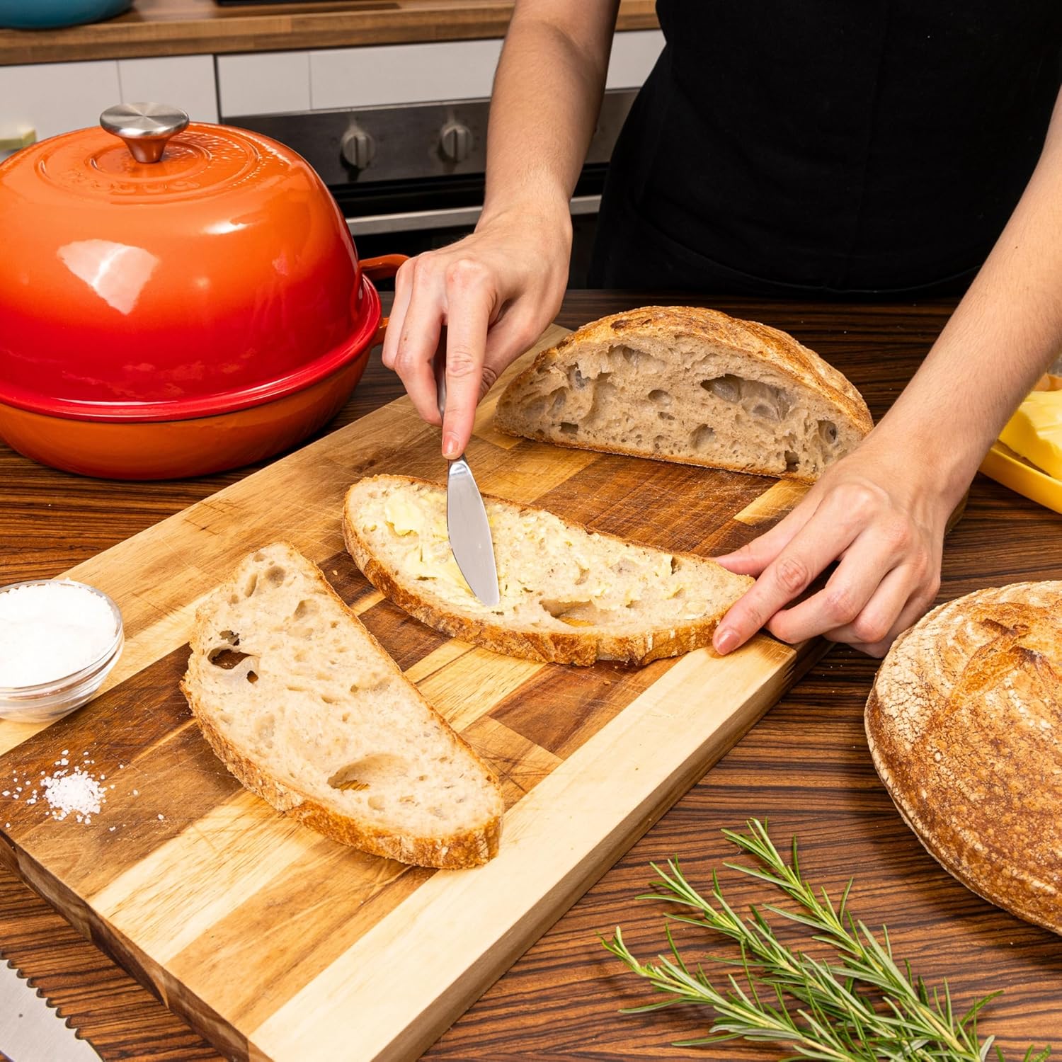 Enamelled Cast Iron Dutch Oven Bread Pot, 5.6 Lite - 26cm (Multiple Colours) by Nuovva